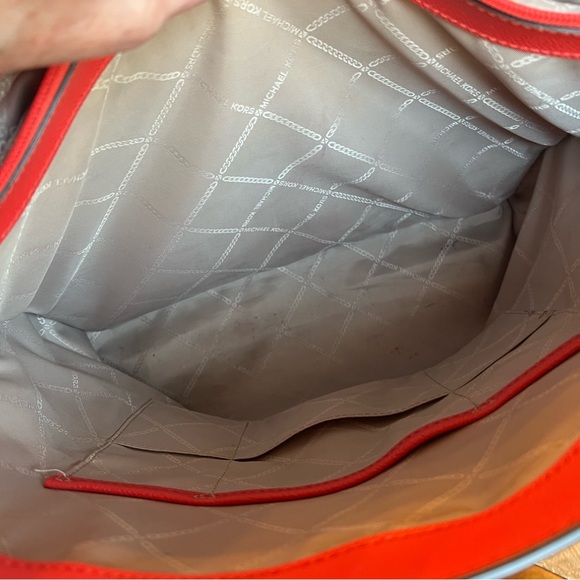 Michael Kors Voyager Large Saffiano Leather Tote - Picture 11 of 14